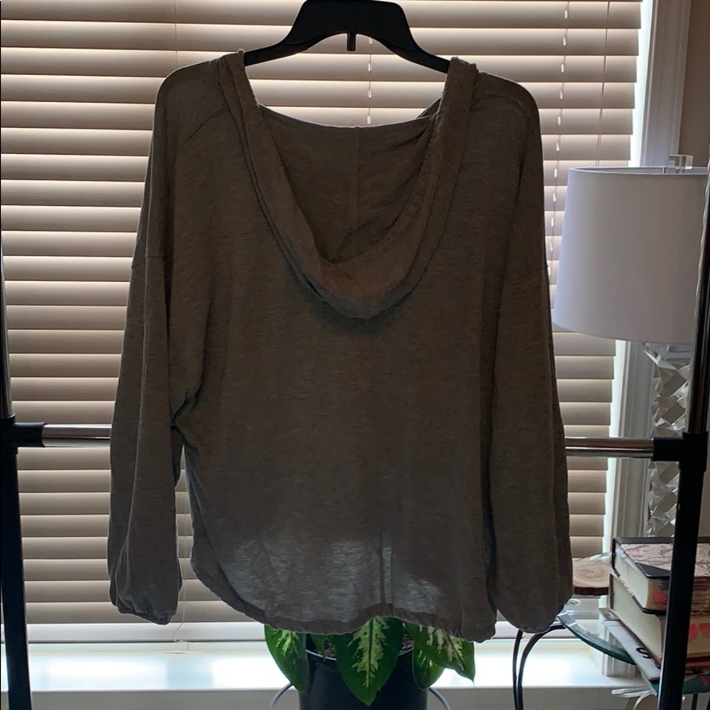 women’s pullover - Picture 2 of 2